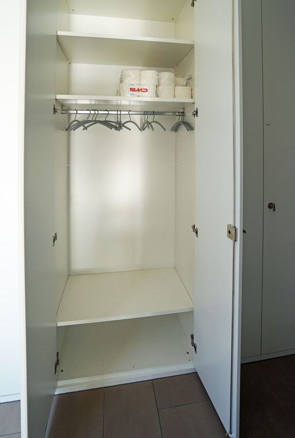 Pavillon - Regulastrasse 4-Garderobe.jpg